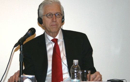 El reconocido filósofo recibió una medalla de San Ignacio de Loyola por parte de la Universidad Iberoamericana