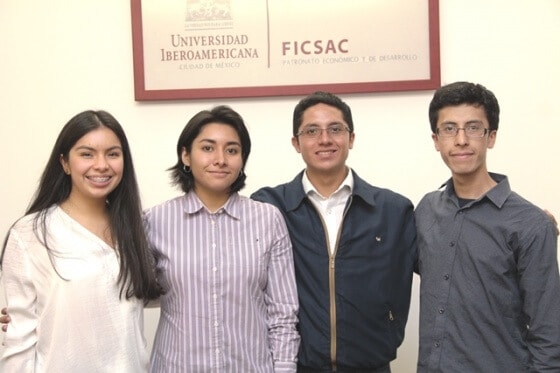 Alumnos del "Taller de proyectos de impacto regenerativo".