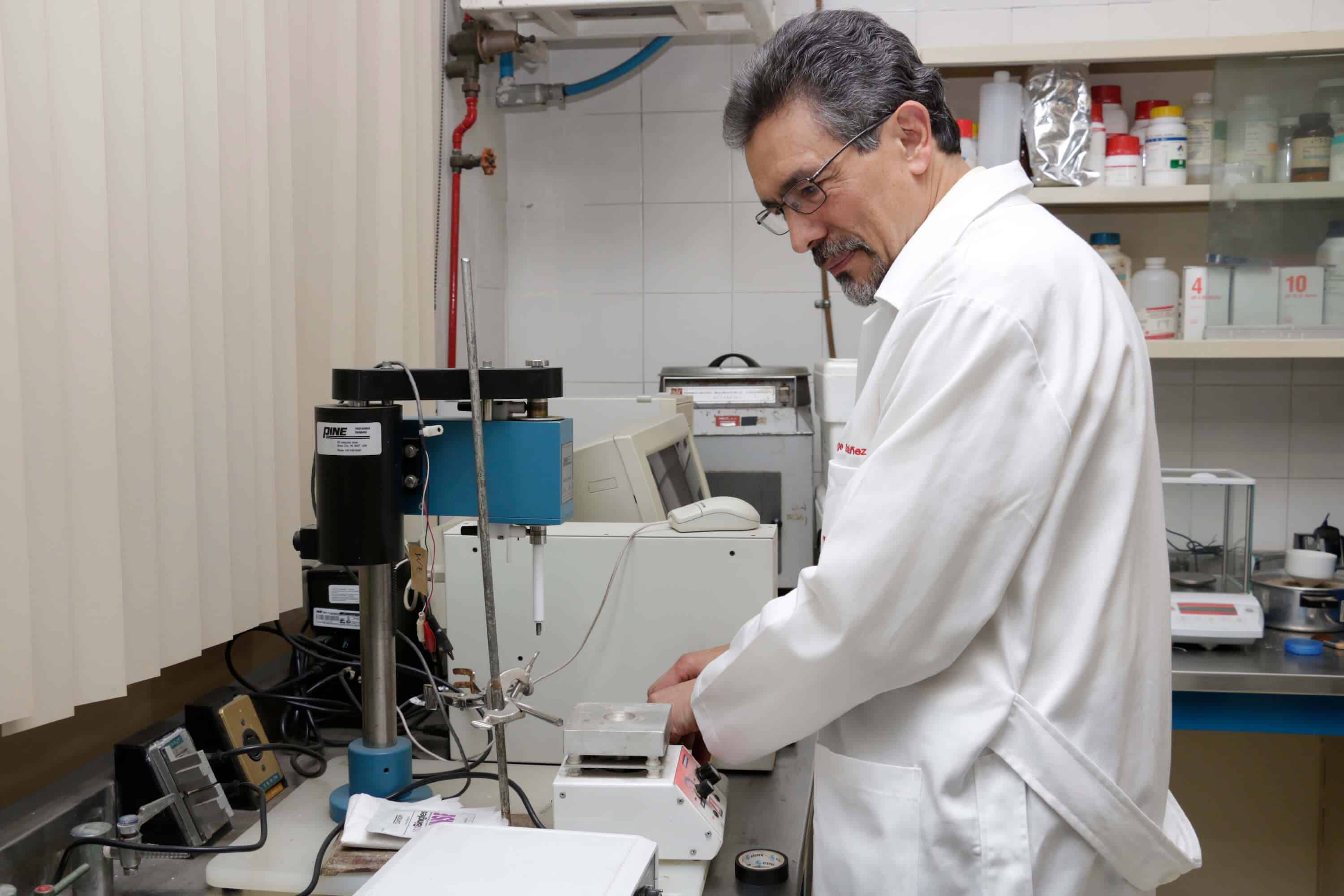 El académico de la IBERO es reconocido por su labor docente y de investigación (Alberto Hernández/IBERO).