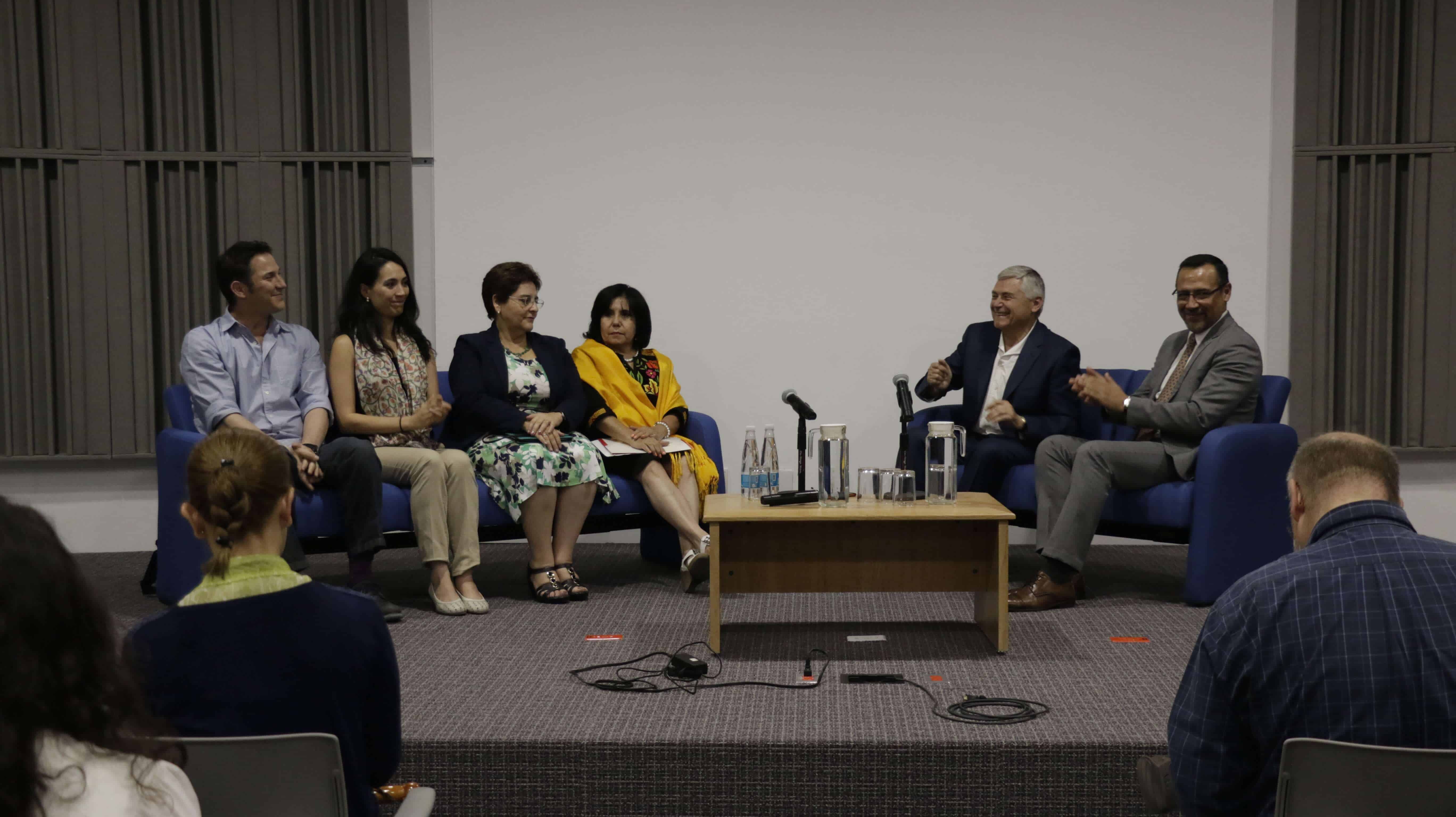 Autoridades educativas de la IBERO y conferencistas, durante la inauguración del taller (Alberto Hernández/IBERO).