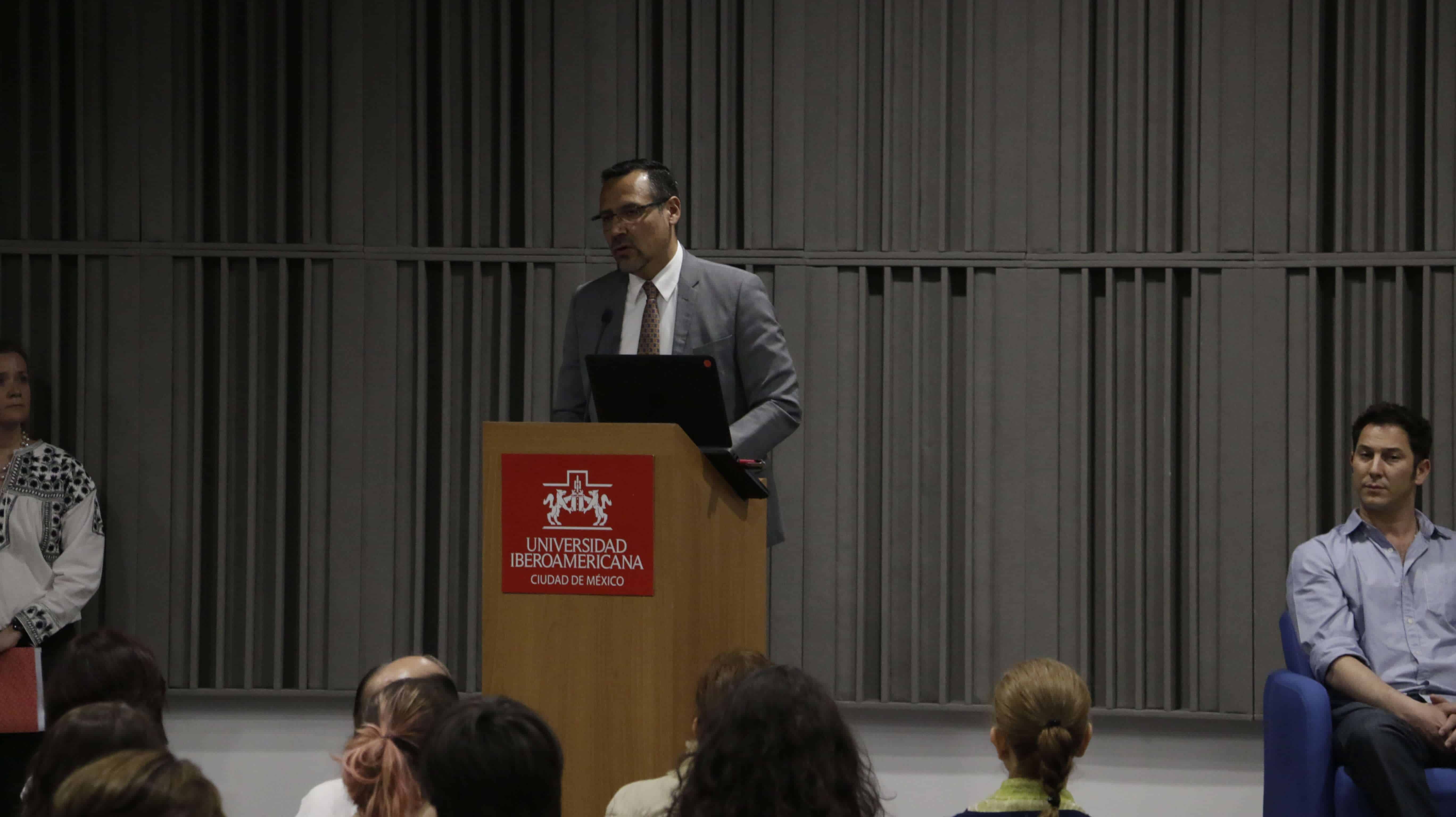 Dr. Carlos Mendoza Álvarez afirmó que la educación socioemocional es crucial y urgente para hacer frente a contextos de violencia (Alberto Hernández/IBERO).