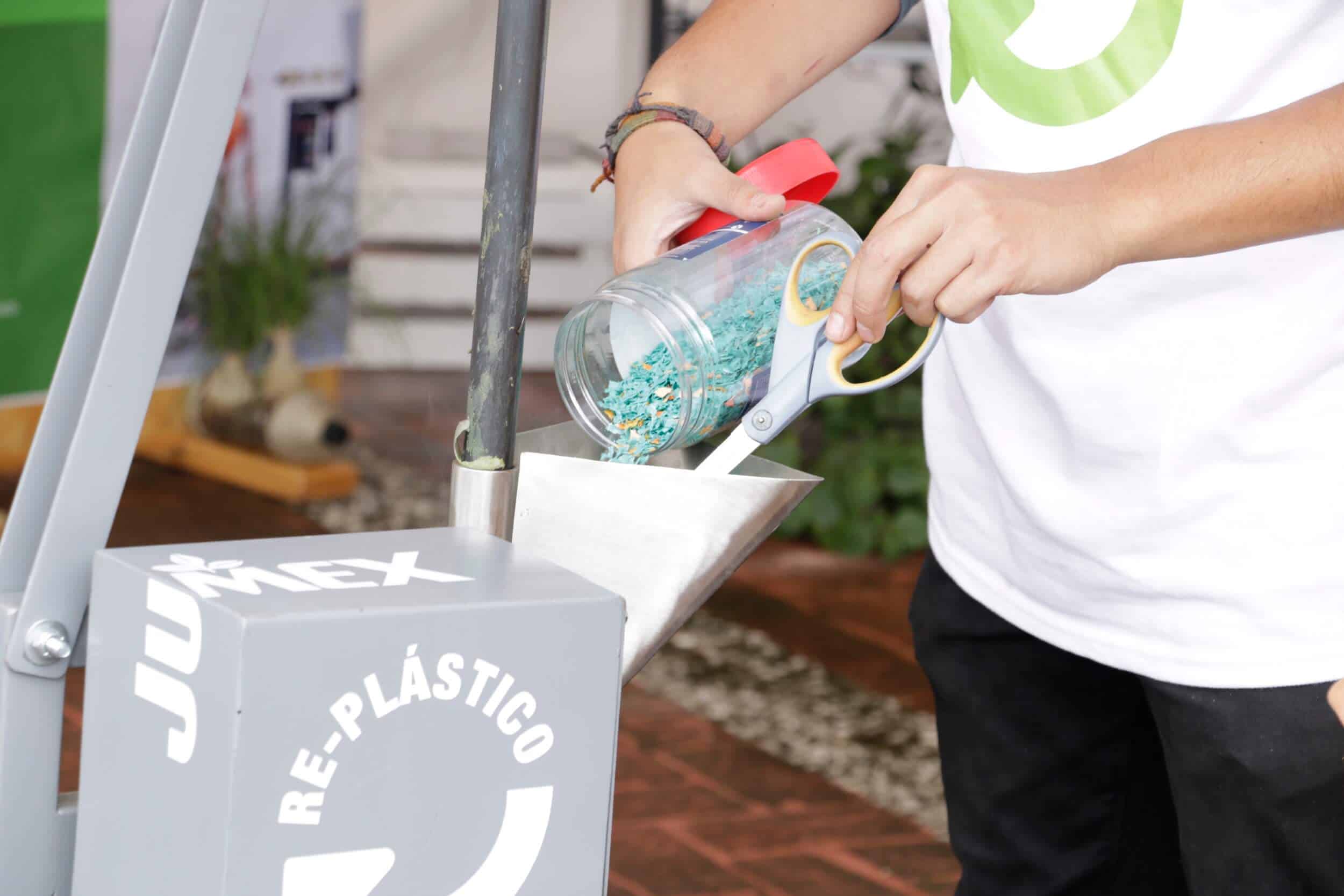 Esta máquina ayuda a triturar objetos de plástico. (Alberto Hernández/IBERO).