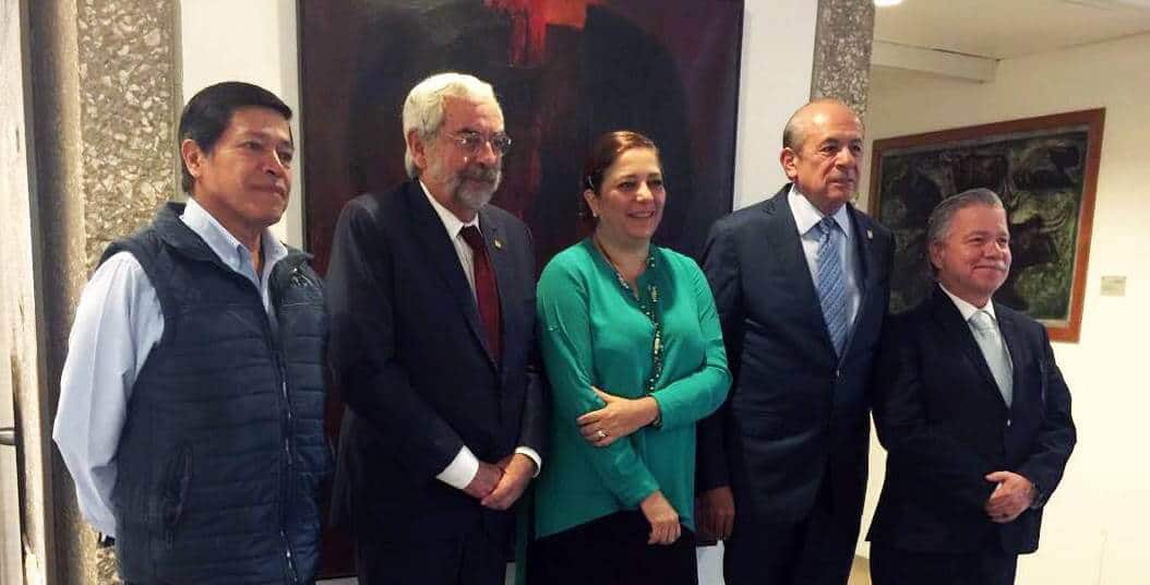 De izquierda a derecha: José Sergio Barrales Domínguez (UACh), Enrique Graue (UNAM), Elena Giorguli Saucedo (Colmex), Enrique Fernández Fassnacht (IPN) y David Fernández Dávalos (IBERO).