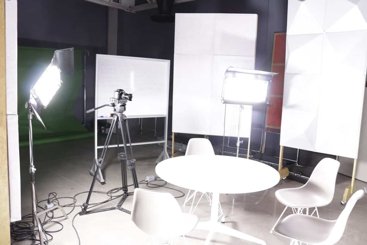 Estudio de televisión por internet, ubicado en el Espacio Transmedia de la IBERO (Alberto Hernández/IBERO).