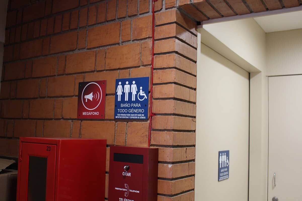 Los baños incluyentes comenzaron a dar servicio el viernes 27 de octubre de 2017 (Valentina González/IBERO).