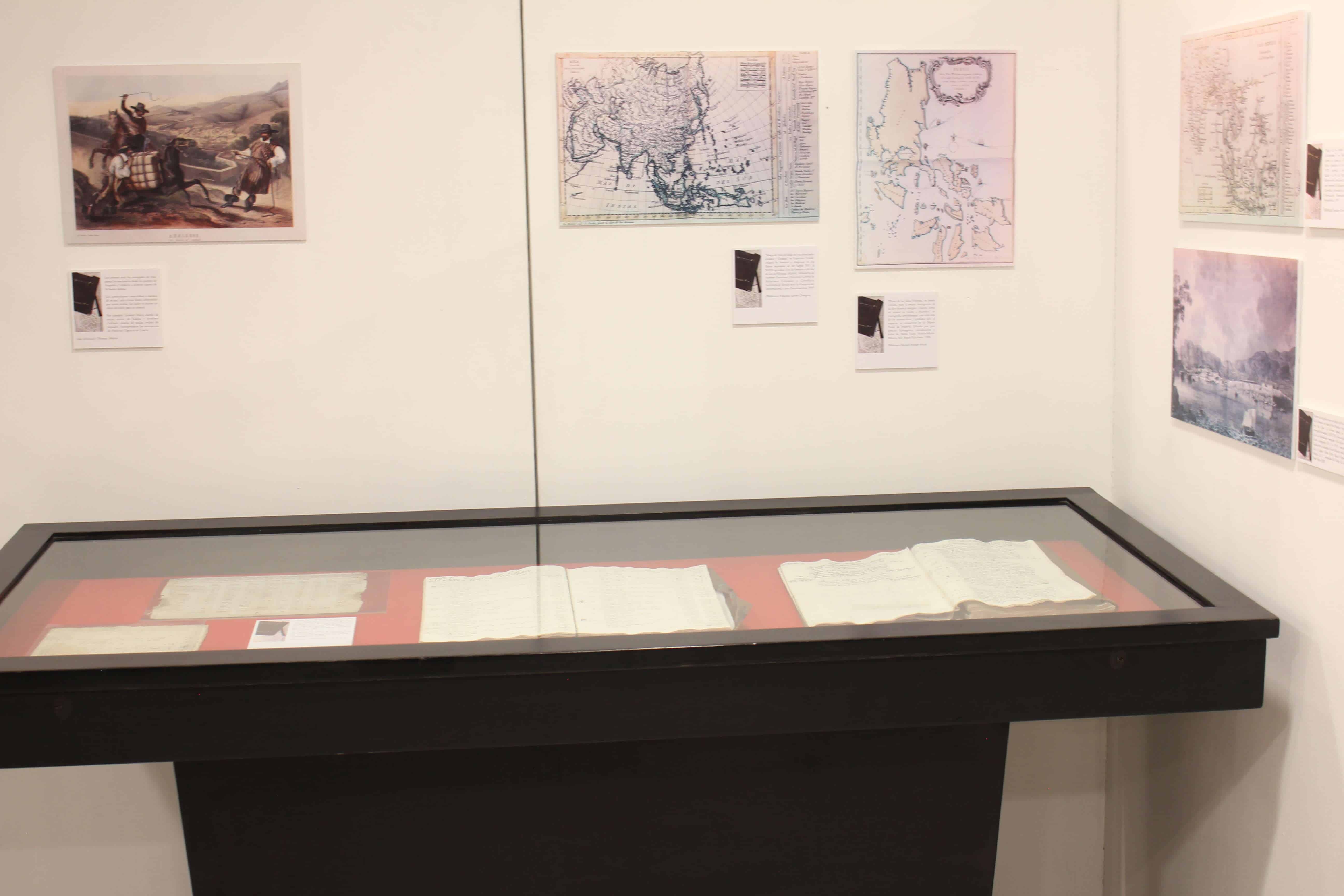 En el vestíbulo de la BFXC se montó una muestra documental del Archivo de Comerciantes (Iván Cabrera/IBERO).