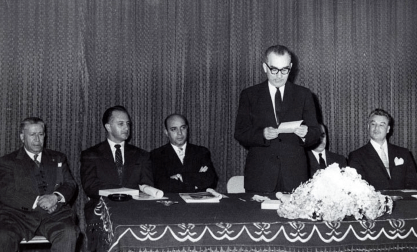 Otra iniciativa de la Universidad Iberoamericana que resultó muy adelantada a su tiempo fue la creación del Instituto de Cultura Cinematográfica, fundado en 1957 y antecedente de la carrera de Ciencias y Técnicas de la Información. (Entrega del Premio Ónix en 1958. Este reconocimiento estaba destinado a las producciones fílmicas de calidad que promovían valores.