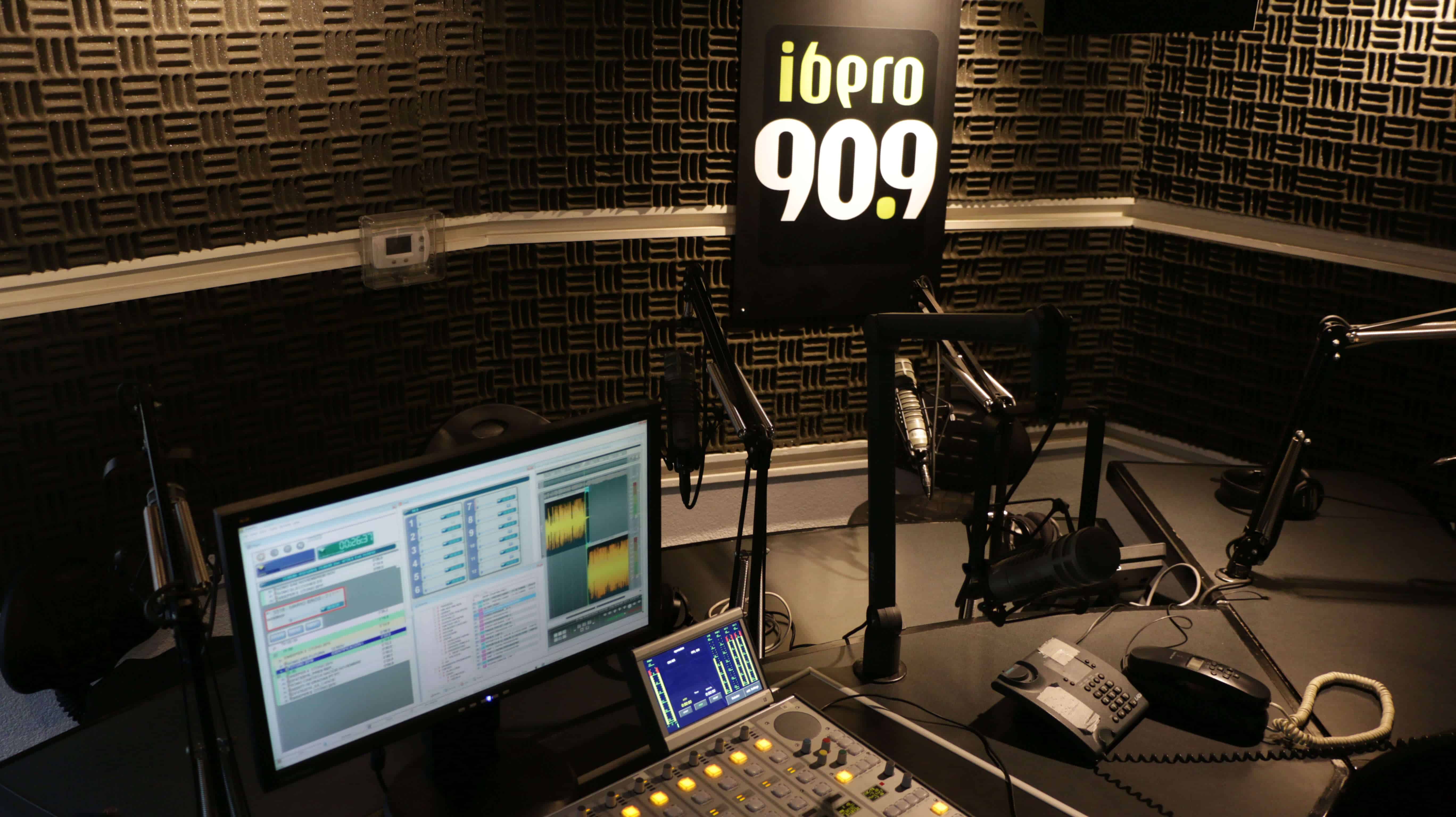 El 18 de noviembre de 1992 se inauguraron las instalaciones de la radio universitaria de la IBERO.