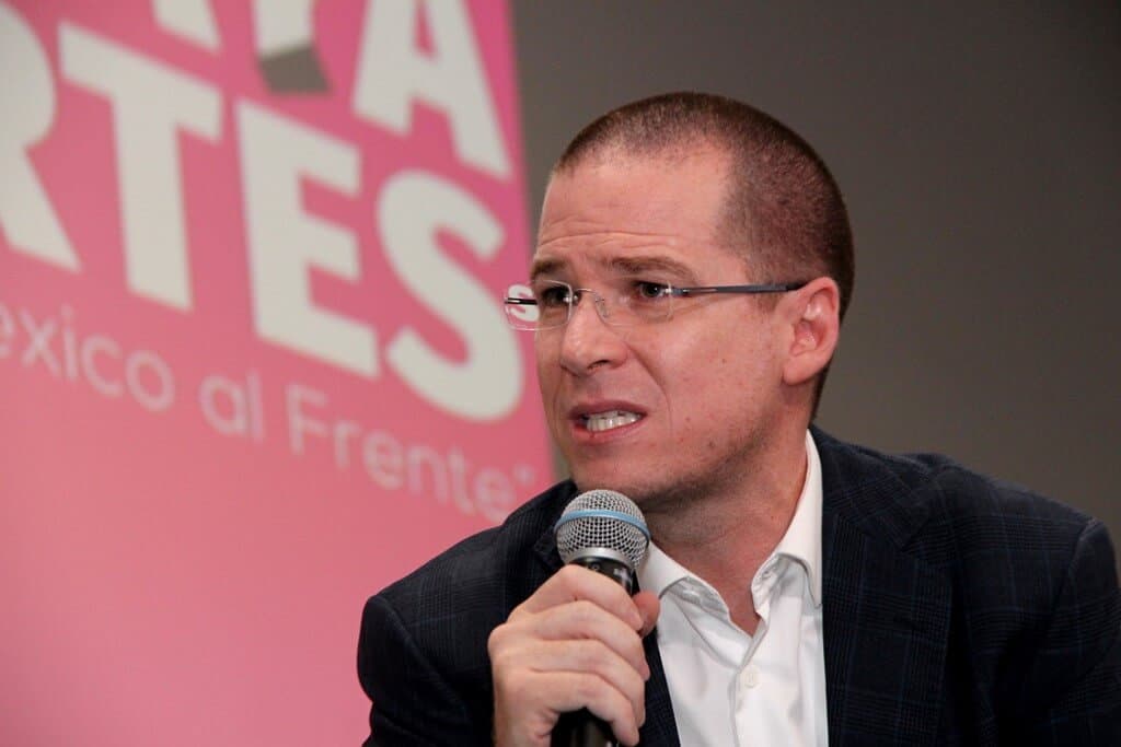 Ricardo Anaya quiere creer que los 43 de Ayotzinapa siguen vivos.