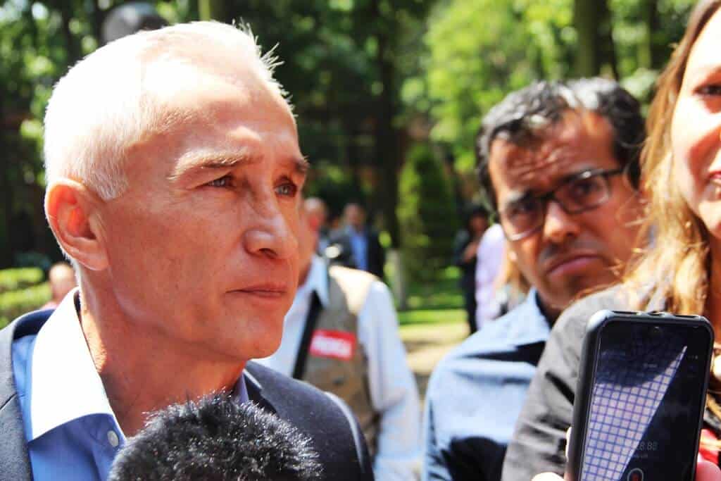 El periodista Jorge Ramos fue entrevistado por sus colegas de los medios.