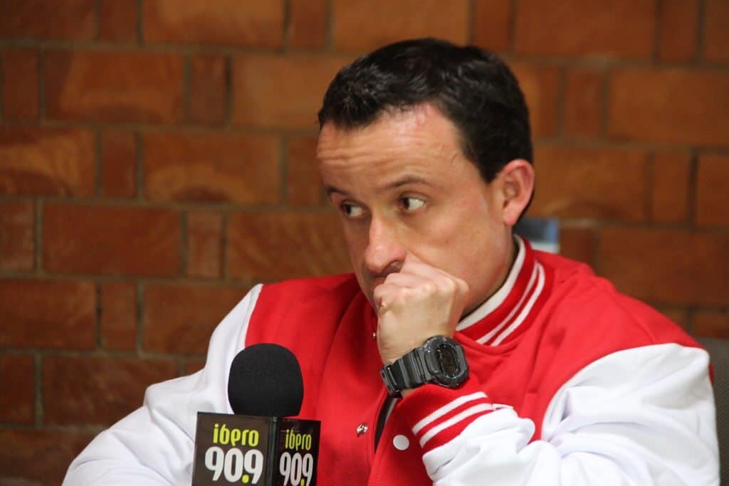 Al parecer, los gritos en su contra pusieron nervioso a Mikel.