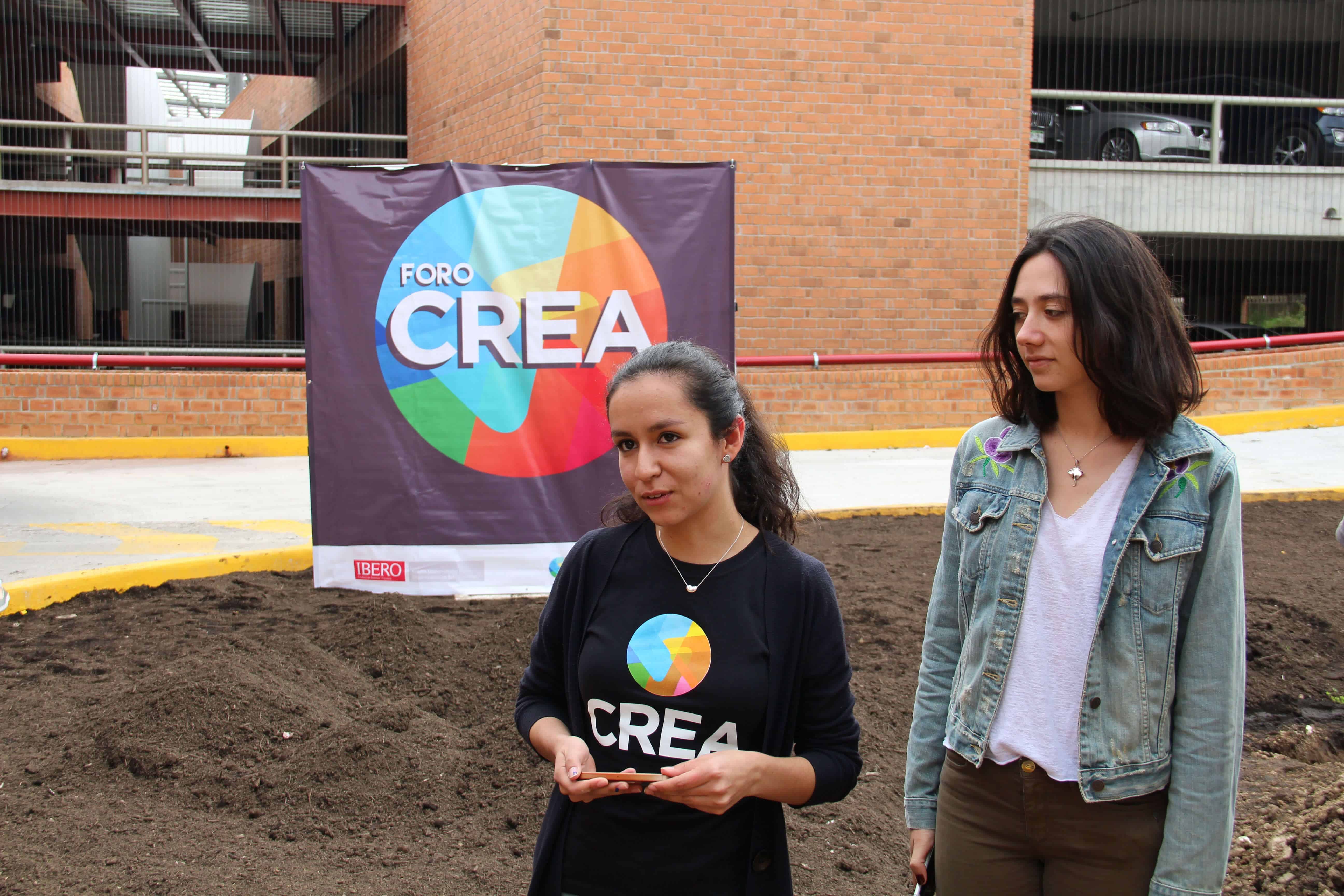 Alumnas del organizaciones estudiantiles ofrecieron unas palabras (Valentina González/IBERO)