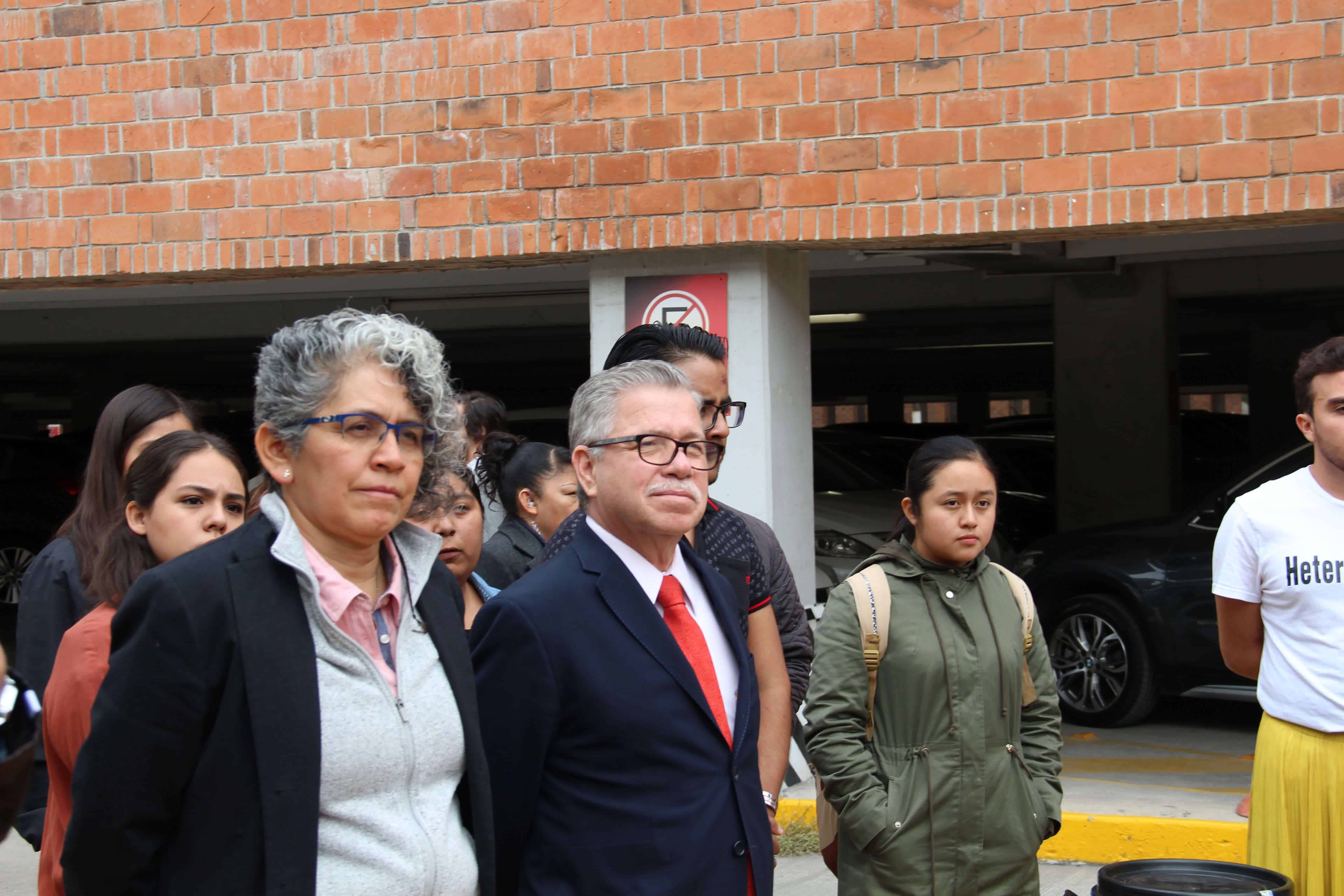 El Rector, Mtro. David Fernández, S. J., y la directora del Medio Universitario, Mtra. Araceli Téllez, asistieron al evento (Valentina González/IBERO).