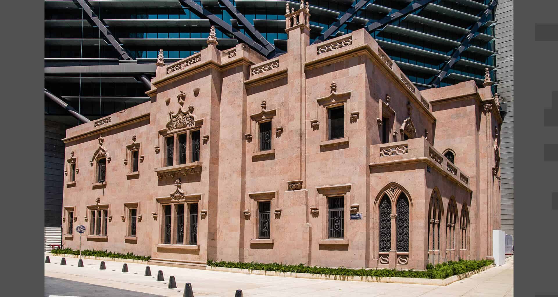 Para su construcción, se rescató la casona estilo gótico de más de 80 años de antigüedad (Cortesía torrereforma.com).