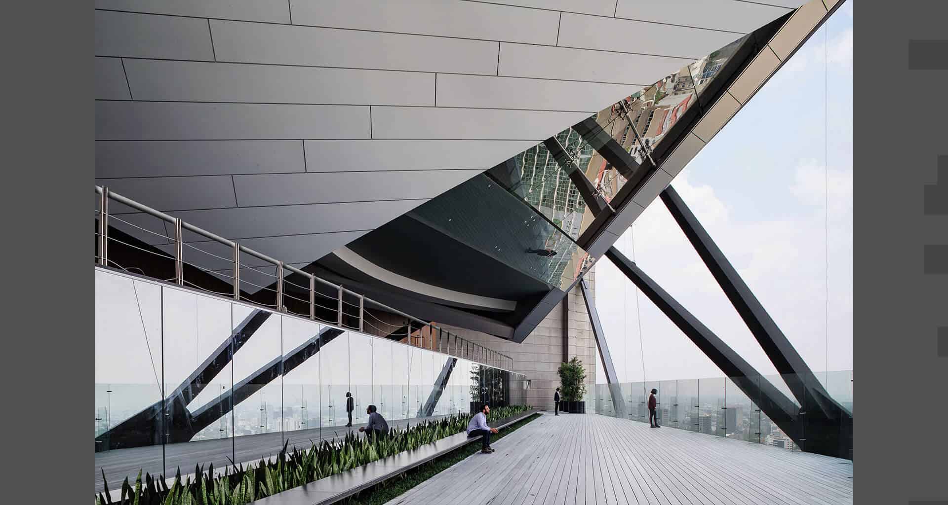 El rascacielos tiene 246 metros de altura y 57 pisos (Cortesía torrereforma.com).