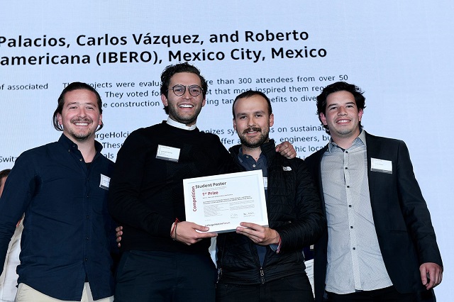 Los ganadores del primer lugar.