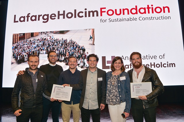 Los estudiantes, la académica y el egresado, de la IBERO.