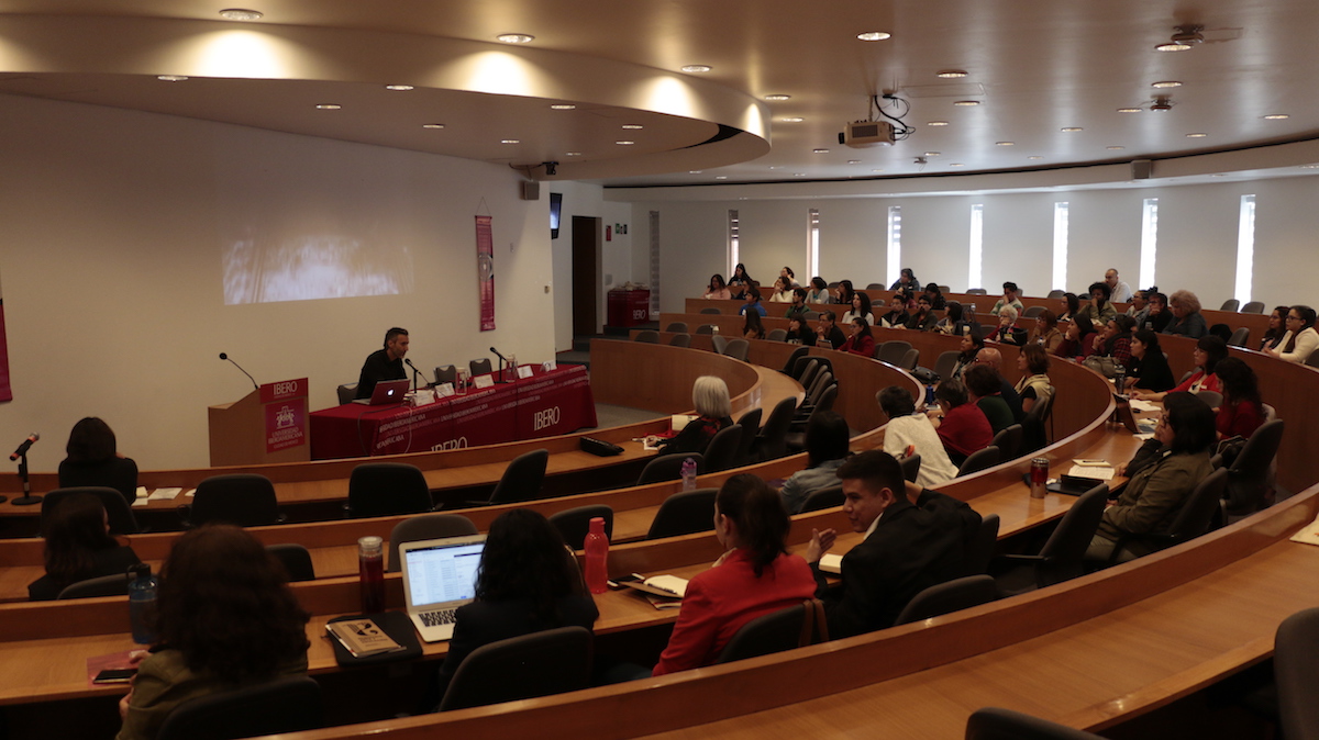 La celebración del coloquio se llevó a cabo en el Aula Magna San Ignacio de Loyola (Alberto Hernández/IBERO).