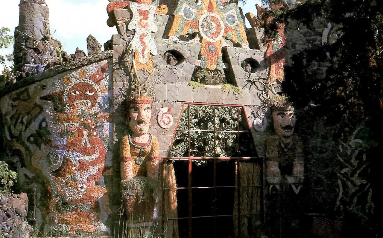 Fachada de la casa-cueva de Juan O'Gorman (Tomada del Pinterest del Arq. Jorge Castellanos).