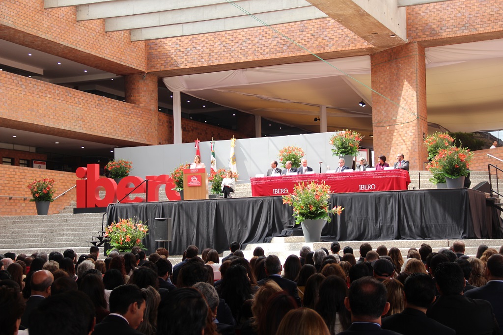 La diplomática fue oradora invitada en la 'Ceremonia de Egresados' (Valentina González/IBERO).
