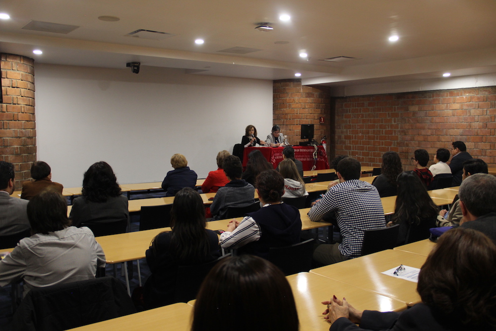 Dra. Ana Rita Valero, directora del Archivo Histórico José María Basagoiti Noriega del Colegio de S.I. de Loyola Vizcaínas (Iván Cabrera/IBERO).