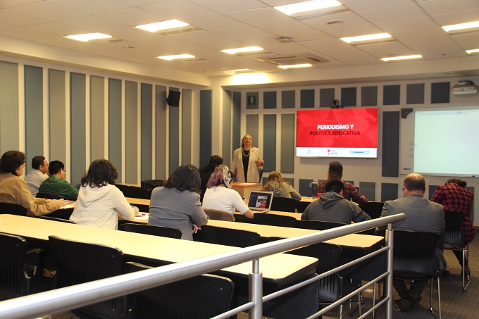La Vicerrectora Académica participó como invitada especial en el Laboratorio de Periodismo y Política Educativa, impartido en la Universidad.