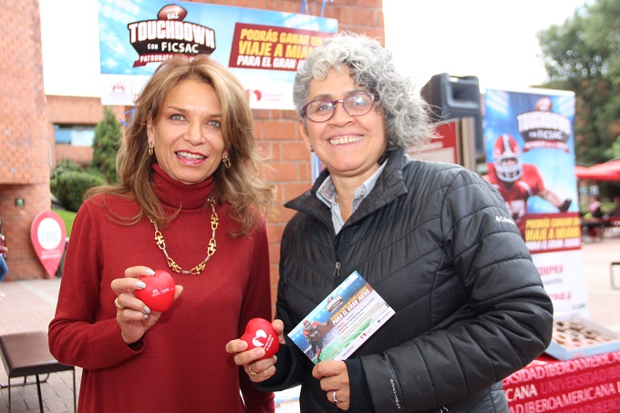 Lic. Dina Mejía, directora de FICSAC; y Mtra. Araceli Téllez, directora General de Formación e Incidencia Ignacianas.