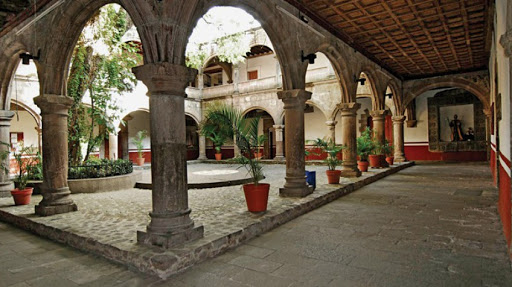 Imagen del Claustro del Convento a un lado de la Catedral de los Santos Apóstoles Felipe y Santiago (Tomada de cdmxtravel).