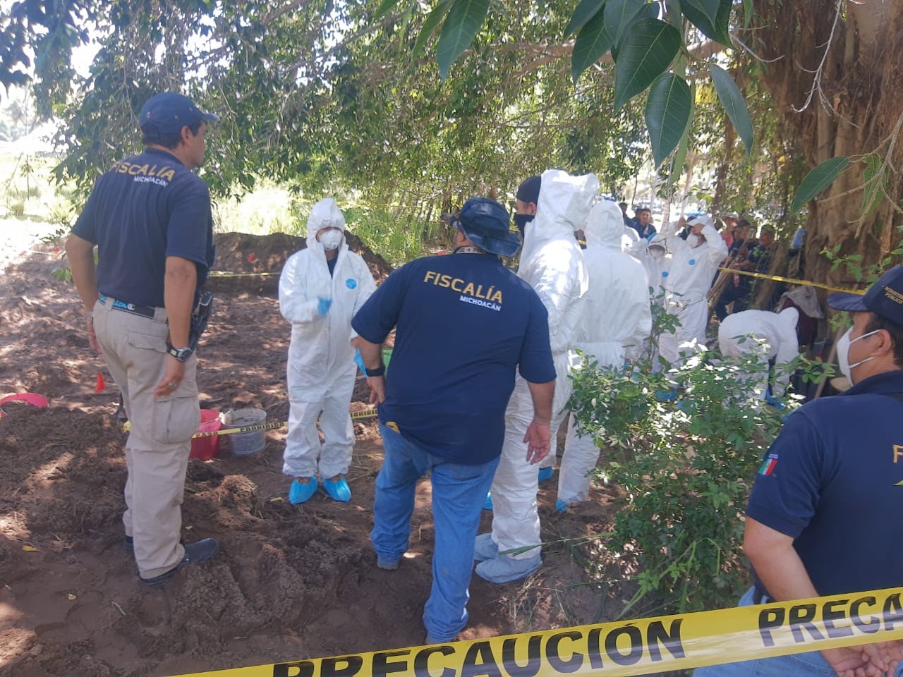 Imagen de una diligencia para la búsqueda de personas en fosas clandestinas en Michoacán (Fiscalía de Michoacán).