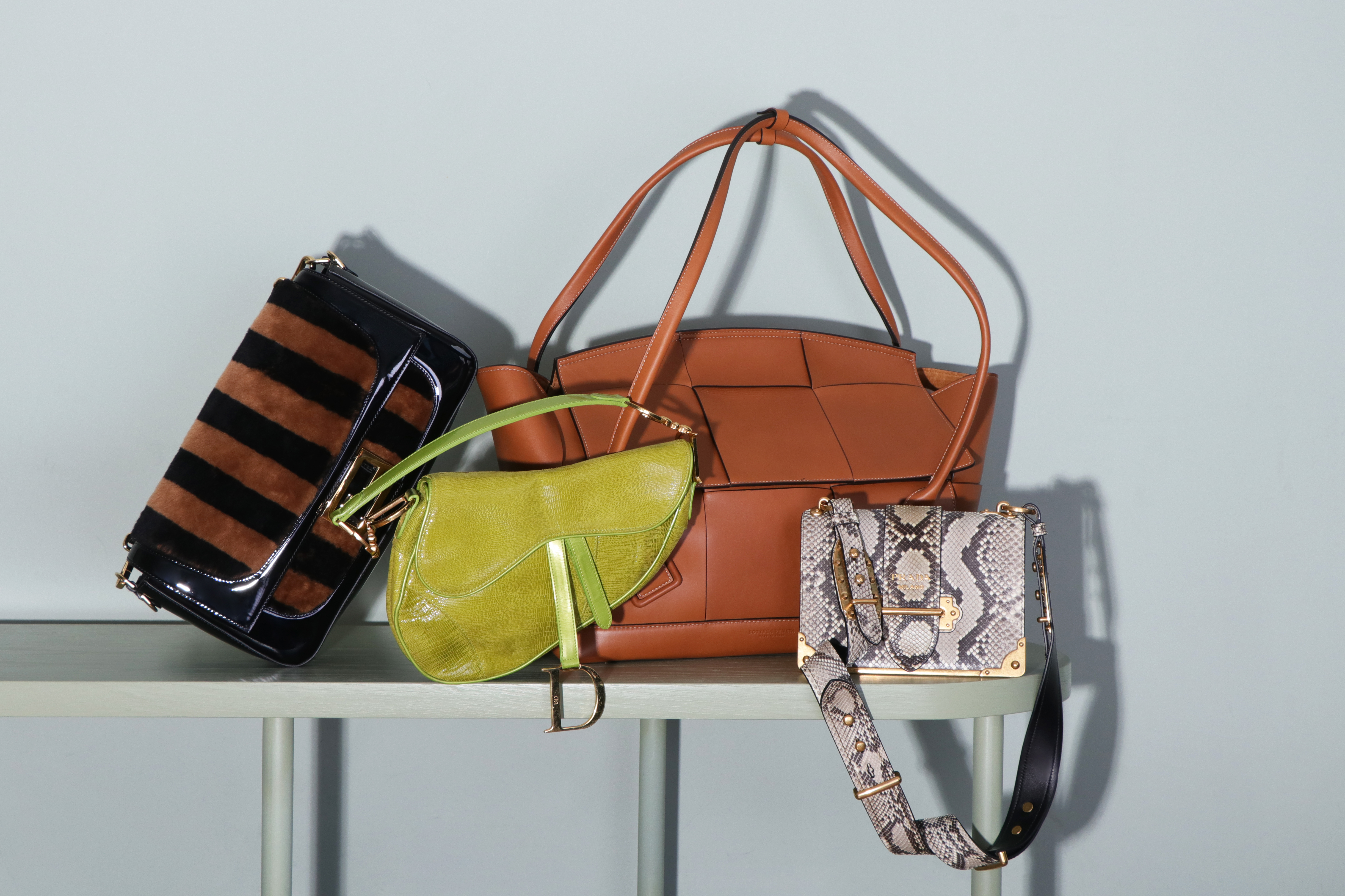 Troquer se dedica a vender prendas premium y de lujo de segunda mano.