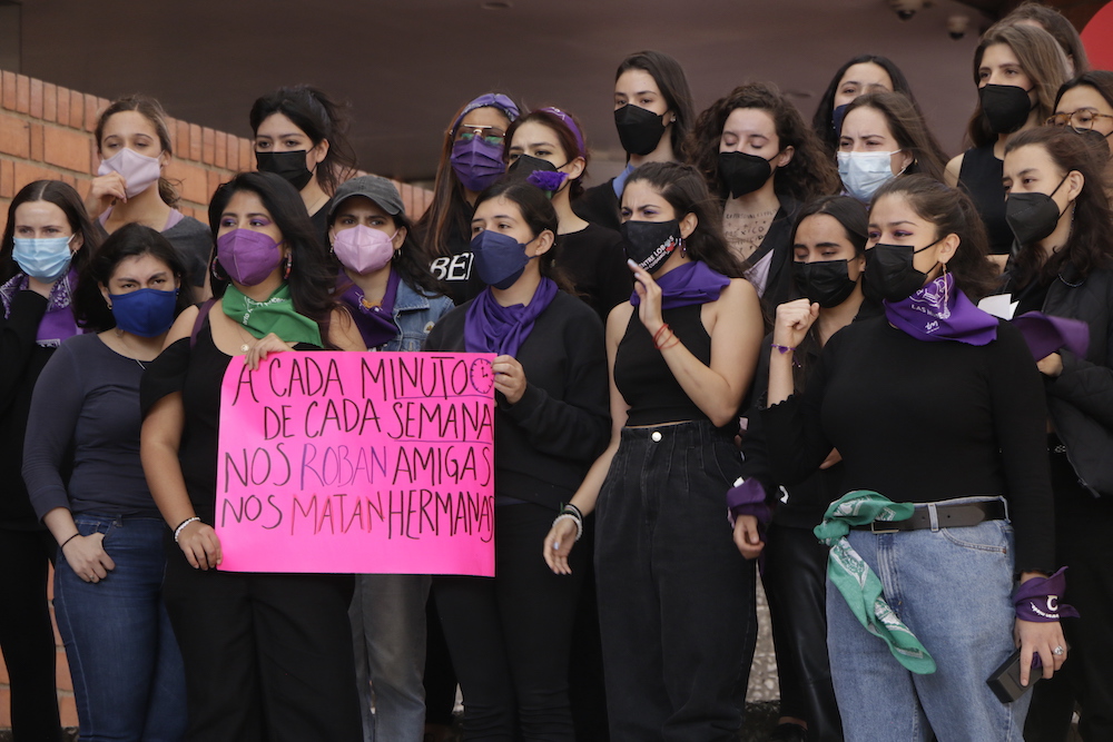 Las jóvenes acompañaron su acto con mensajes sobre la situación de violencia que viven cada día (Alberto Hernández/IBERO).