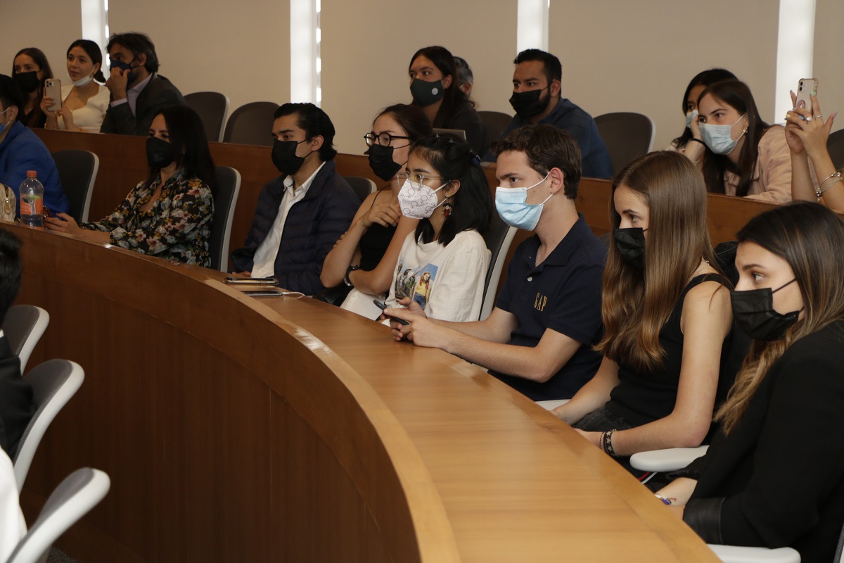 Estudiantes asistieron a este encuentro que se realizó en el marco de la Semana del Derecho. (Alberto Hernández/IBERO)