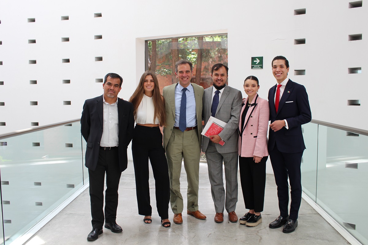 Lorenzo Córdova, Ernesto Núñez, el Dr. Ricardo Ortega, Regina Sotelo y Bernardo Gil (Alberto Hernández/IBERO)