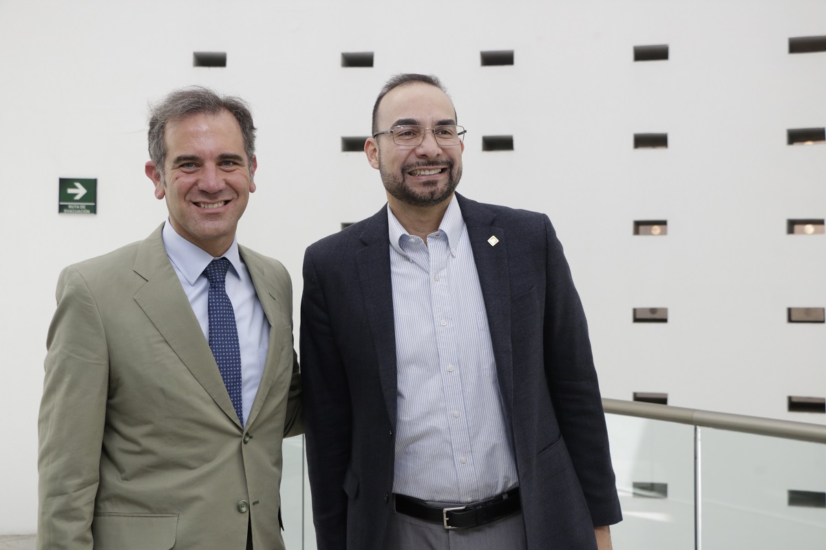 El Rector de la IBERO, el Dr. Luis Arriaga Valenzuela, S.J., recibió a Lorenzo Córdova. (Alberto Hernández/IBERO)