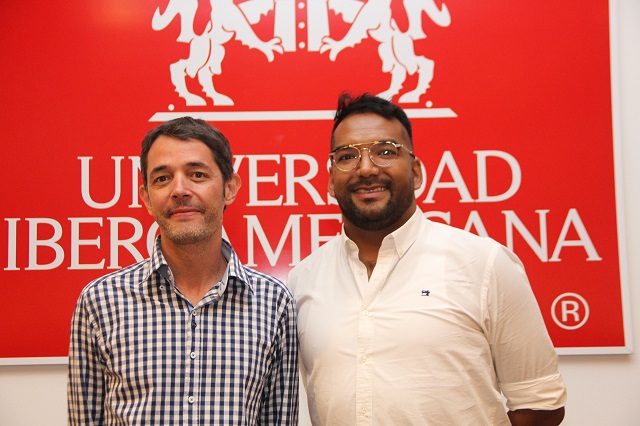 Dr. Salvador Oriola y Dr. Manuel López Pereyra, coordinador de la Especialidad en Educación Socioemocional de la IBERO.