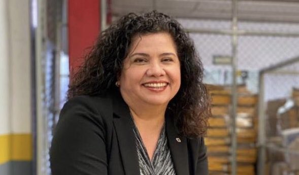 Magdalena López Estrada es licenciada en Finanzas y Administración de Empresas.