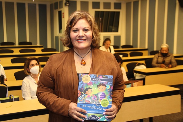 Mtra. Amira Valle, académica de posgrado de la IBERO y autora del libro didáctico de mindfulness para educación básica 'El Regalo del Elefante'.