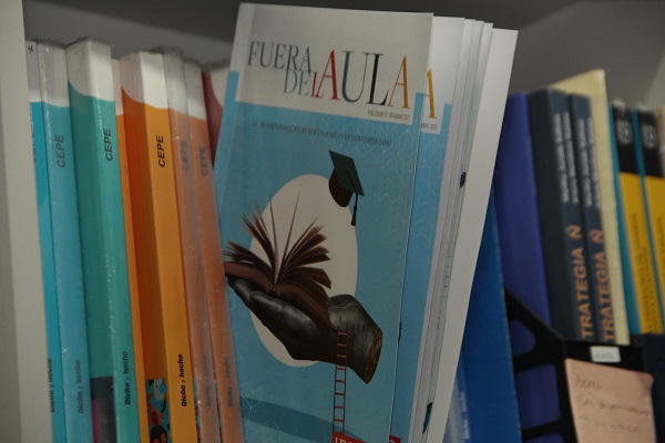 Portada del número 2 de ‘Fuera del Aula’.