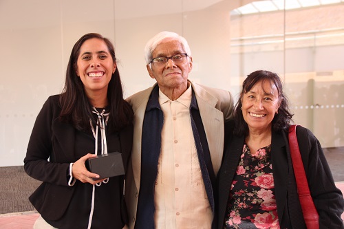 Fabiola Hernández Gaytán, en compañía de su papá y mamá.