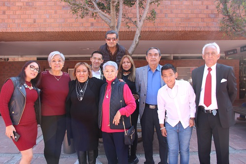 Varias de las personas reconocidas estuvieron acompañadas por sus familiares.