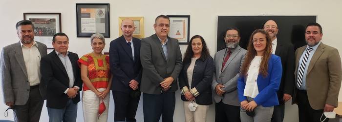 Nuestra Licenciatura en Ciencias Teológicas alcanzó cinco años de validación, lo que significa que reúne los parámetros de calidad adecuados. En la foto, personal directivo involucrado en la certificación.