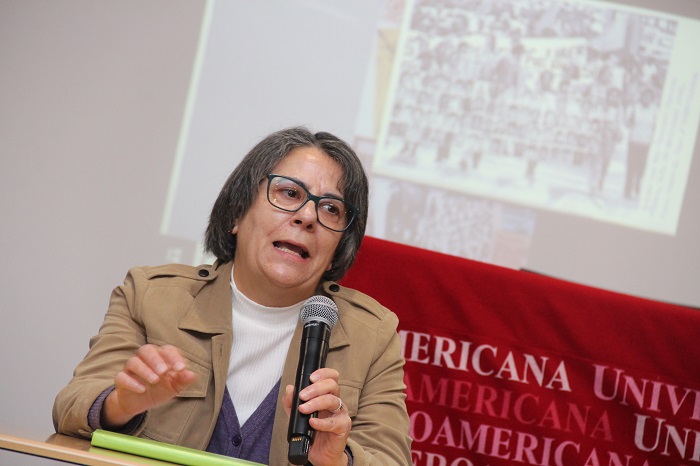 Dra. Ana Torres Arroyo, académica del Departamento de Arte. (Foto: Pedro Rendón)