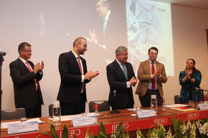 Mtro. Manuel Ruiz Gutiérrez, Dr. Luis Arriaga, Mtro. Pedro Padierna, Lic. Gustavo Rodríguez y CP. Martha Elena González, Rector e integrantes del Consejo Directivo del patronato, presidieron la Asamblea General de Asociados.