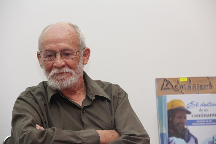 "Su pensamiento vagó libremente por el pasado, sin preocuparse por el tormento presente, ni del incierto futuro”.