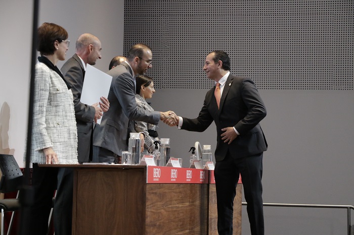 El Mtro. Enrique Boleaga, académico de Diseño.