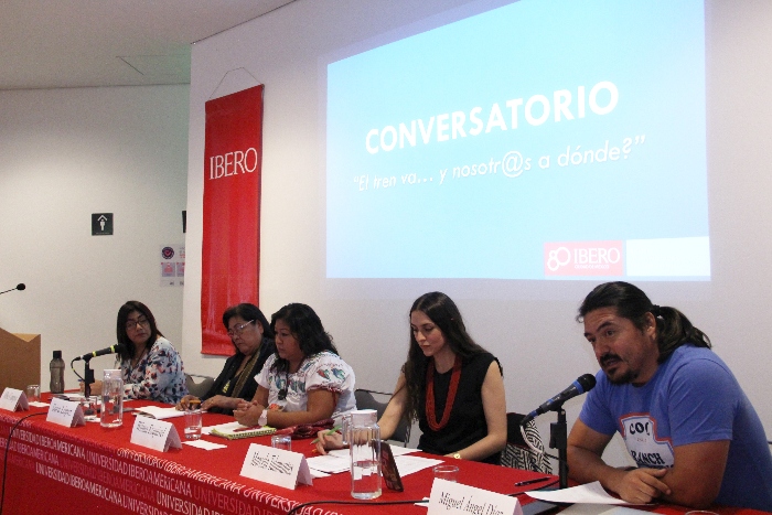 De izquierda a derecha, Alba Campos, Sara López, Wilma Esquivel, Marcela Talamantes y Miguel Ángel Díaz. (Foto: Yazmín Mendoza)