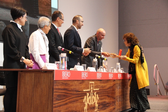Este 2023, se entregó por primera vez el Reconocimiento FICSAC-IBERO a mujeres pilares de la investigación. (Foto: Alberto Hernández)
