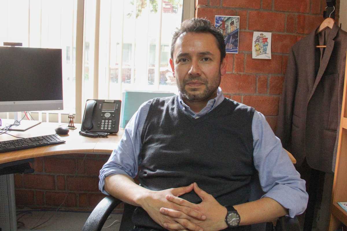Ricardo Velázquez, especialista en política social, explicó que la mayoría de textos sobre la materia están en inglés, provocando algunas dificultades para aquellos interesados en la materia