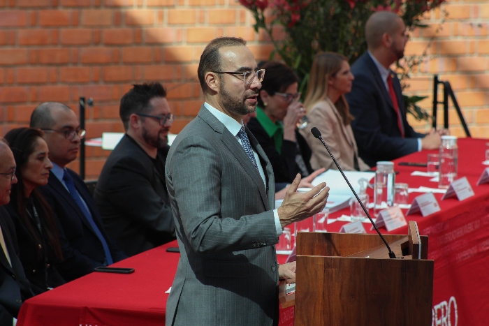 El Dr. Luis Arriaga Valenzuela, Rector de la Universidad Iberoamericana, dirigió un mensaje a los y las graduadas de Licenciatura. (Foto: Elihú Cortés)
