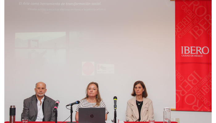 El Dr. Fernando de la Fuente Vargas S.J., la Mtra. Aitziber Urtasun Pineda y la Dra. Mónica Chávez Aviña